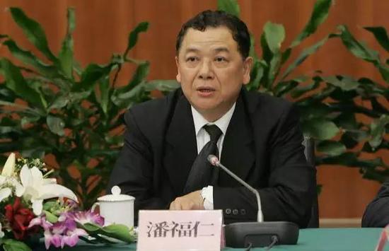 院长被审判想找死磕律师