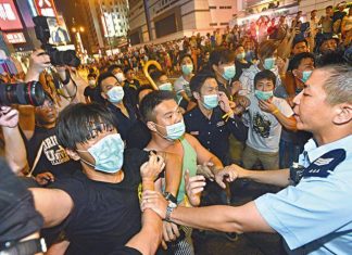 6.21香港反送中运动,便衣警察混入人群使坏被示威民众认出!