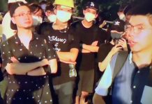 黃之鋒到警總現場,被示威人士驅趕!