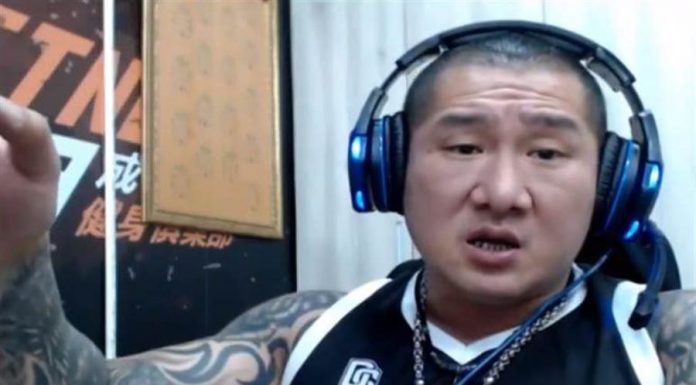 馆长向中共喊话:有些东西你可以用钱买得到,但尊严不是每一个人都卖给你!