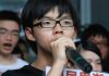 黄之锋带领示威者包圍香港警察总部