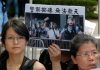 港府拒绝追究警察滥用暴力 示威者包围警察总部