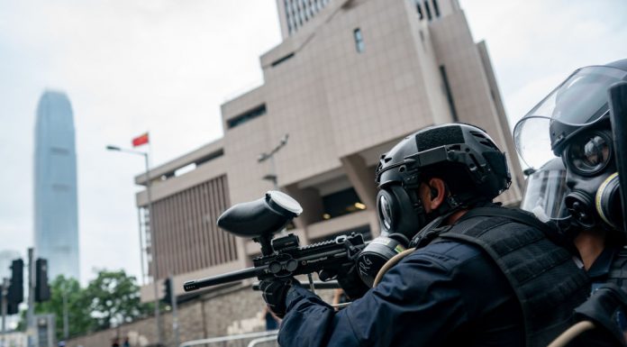 6.12港警对反恶法和平请愿港民武力施暴有视频为证