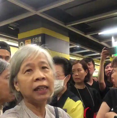内地两大妈大闹香港