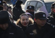 美国之音:709律师王全璋狱中首见妻儿 李文足历时四年成功探监