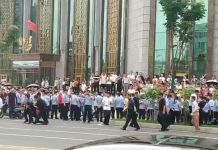 中共警察在武汉新洲阳逻到处抓人,连老人小孩都不肯放过!