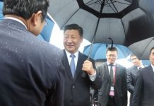 日本护送习近平车队的一警车翻车致 一人轻伤