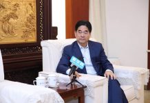 王振华先后获全国劳动模范、上海市统战先进个人等荣誉,不愧是党的好干部!