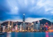 你方唱罢我登场! 法轮功今天又在香港举行“反迫害20年”游行