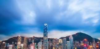 你方唱罢我登场! 法轮功今天又在香港举行“反迫害20年”游行