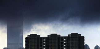 江泽民的十大争议8:为独揽大权以权贵瓜分国有资产为代价,开启中共权贵垄断财富、破坏生态环境之门