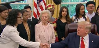 特朗普会见法轮功学员等宗教人士,中共称:这是对中国内政的干涉!