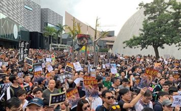 7.7香港反送中运动:旺角又有年輕人被警察打傷