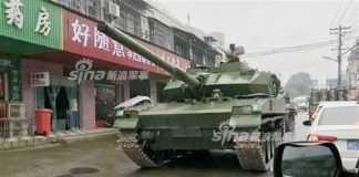 武汉阳逻民众抗议事件越闹越大,今天中共出动了坦克部队