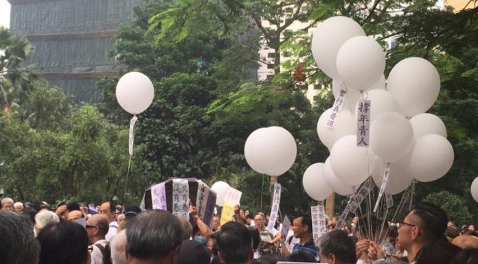 「反送中」逾9千人參加銀髮族靜默遊行 長者青年同行