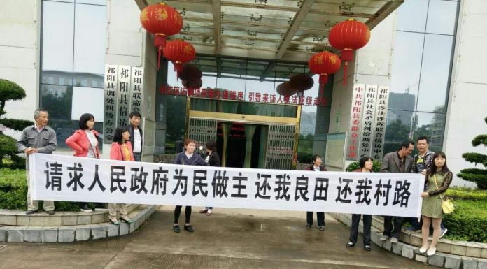 江泽民的十大争议2:纵容朱镕基强行扩大中央财权,导致地方财政入不敷出,开启“官民争利”的魔盒