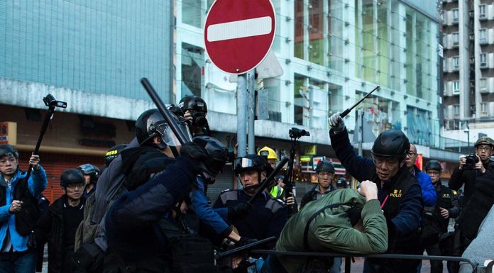 自由亚洲电台:支持香港警察示威者暴力袭击途人
