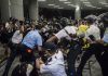 直播:港警深夜在立法會清場