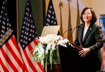 小英高调过境美国,中共气得发跳!