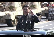 今年十一阅兵不知习近平会用哪只手敬礼?