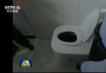 习近平进农家,不揭锅盖,改看冰箱查马桶!