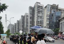 武汉阳逻3万民众上街维权,已是持续第五天!