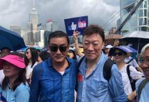 梁家辉公开撑港警,被压两年电影内地即刻放行。卖港能赚大钱!