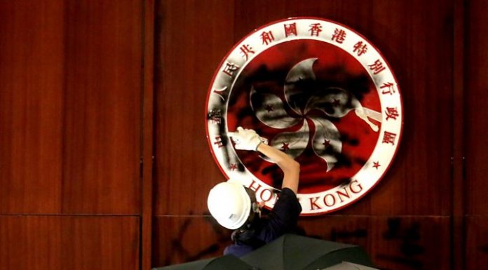 自由亚洲电台:面对不讲理的政权,人民用暴力表达愤怒“合法”吗?