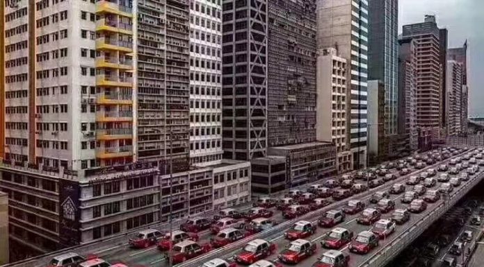 反送中运动已到了关键时刻,香港出租车司机开始罢工