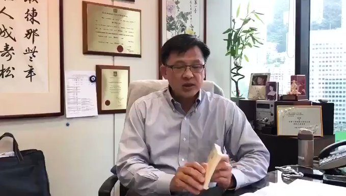 何君堯在元朗掉進屎坑裡,再洗都是一身臭味