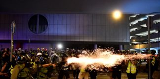 外界质疑“警黑合作”,香港黑社会暴打市民!