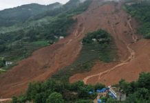 贵州水城县毛栗村殷家沟发生山体滑坡,造成至少11人死亡,34人失联