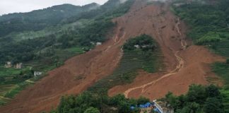 贵州水城县毛栗村殷家沟发生山体滑坡,造成至少11人死亡,34人失联
