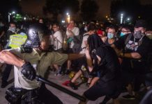 港警暴力清场打伤多名示威平民(有视频为证)