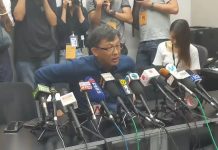 记者“你后悔与那些白衣暴徒握手吗?” 议员何君尧:“你别后悔你问这个问题!”
