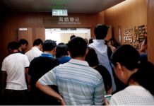 中国迎来离婚潮,由于人数太多,民政局决定限号办理