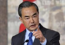 中共一边雇凶闹场,一边吓唬美国。王毅:美国在台湾问题上不要玩火!