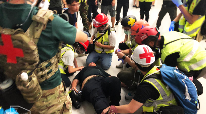 香港警方晚10点过后全面清场,7.27元朗警民冲突至少17人受伤,其中2人重伤