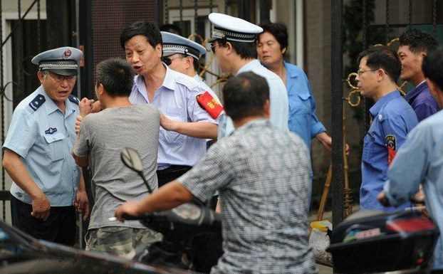 中国特色35:中国城管,侵犯人权的急先锋!城市精神文明的毒瘤!