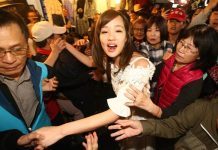 台湾大妈力挺韩国瑜,争当中国新访民!