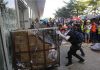 中共花钱雇暴徒乱港。环球时报却说:对暴徒冲击香港立法会的行径大声说不!