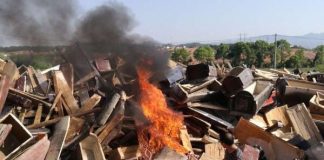 中国特色8:主席可花几百亿、占几万亩良田为父造墓建公园修故居,百姓死后被埋却要掘墓毁棺!