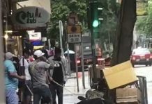 818香港灣仔,又出现不明人士砍殺平民,是中共便衣?还是黑社会?