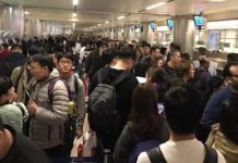 昨日,九名“红卫兵”在洛杉矶国际机场被拘留,拒绝进入美国继续学习并遣返回国