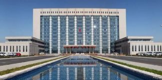 中国特色68:修建小学和敬老院政府说没钱,各地方政府修建的办公楼都是赛过白宫