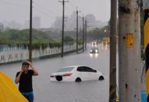 觀注台中豪雨,多處淹水汽車拋錨 民眾自救怒批盧秀燕臉書救災