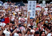 关注香港反送中12:6.23香港反送中引发台湾民众集会抗议“红色媒体”