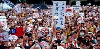 关注香港反送中12:6.23香港反送中引发台湾民众集会抗议“红色媒体”