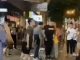 东北黑社会在香港街头威胁市民