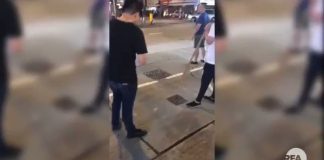香港8.5大罢工,白衣黑帮再次袭击游行民众,港警又一次默契地消失